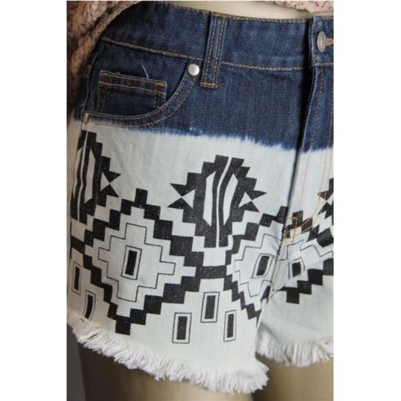 NWT MINKPINK Aztec Print Bleached Dip Dyed Denim Shorts M - Picture 1 of 7